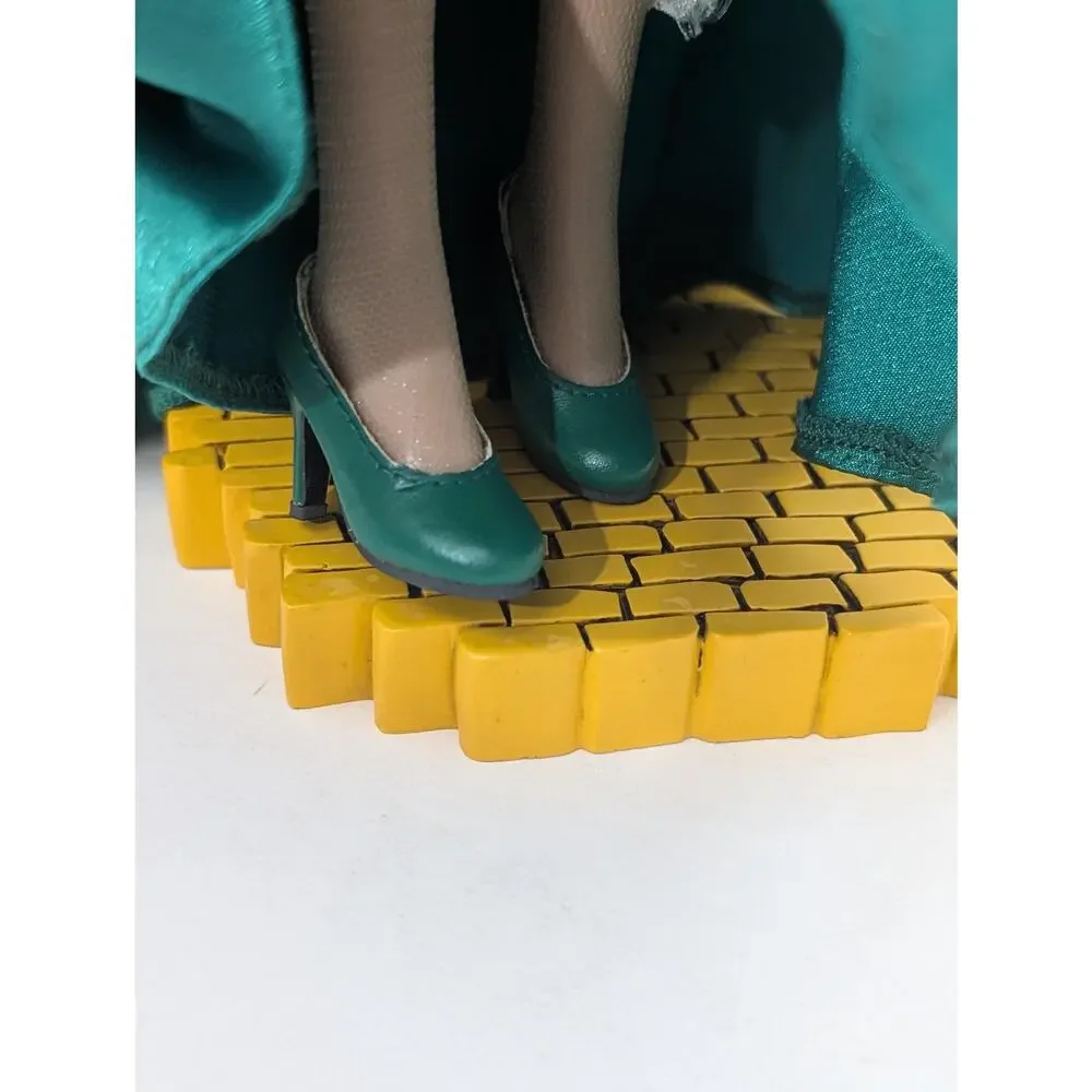 RARE 2005 Tonner Wizard of Oz Emerald City Woman 16